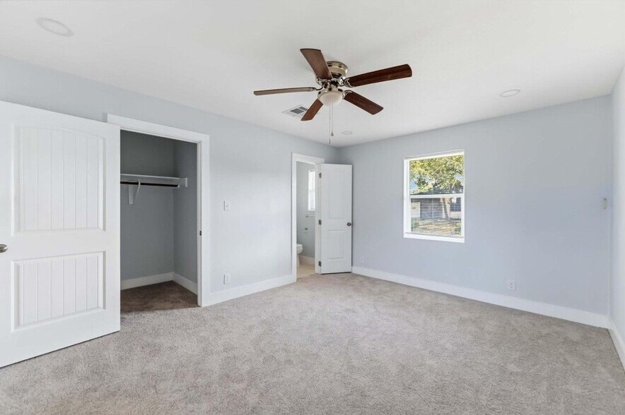 Building Photo - 3923 Hickok Ln