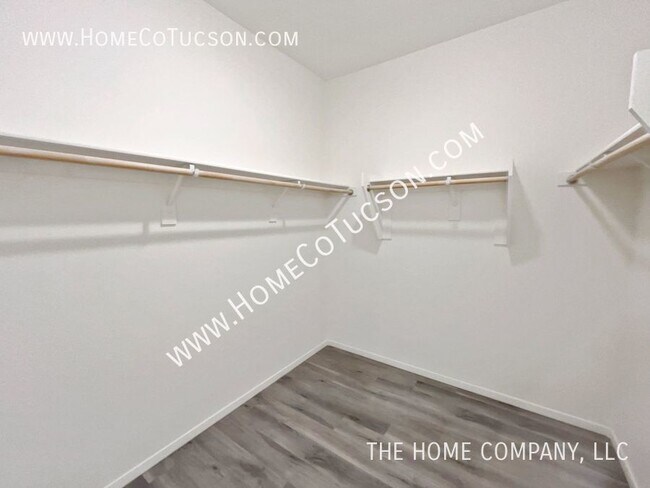 Building Photo - 7540 S Circulo Rio Blanco