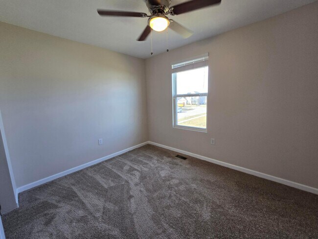 Building Photo - 140 Saddlebred Cir