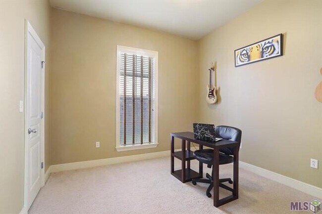 Building Photo - 36303 E Pine Grove Ct
