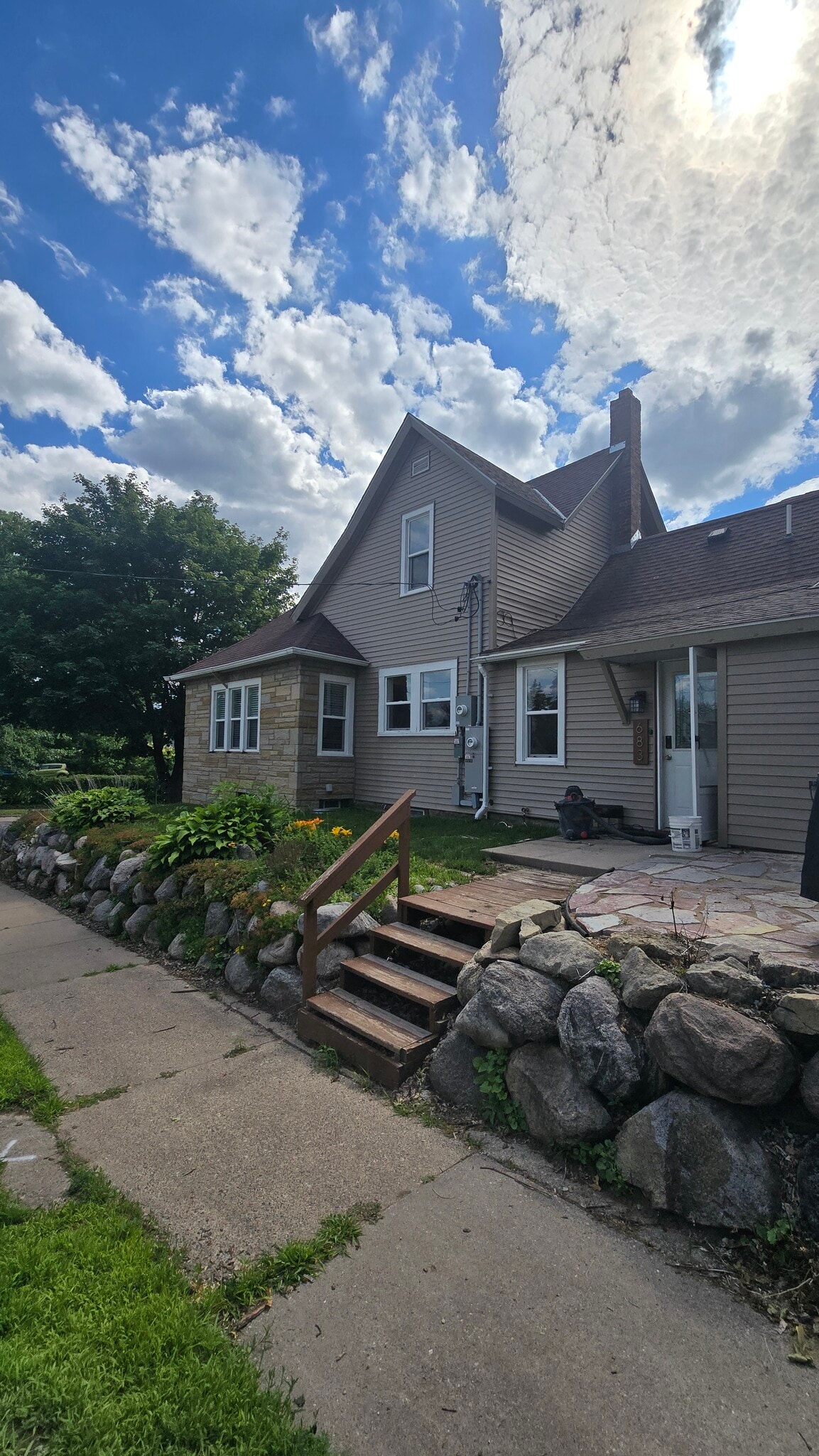 Building Photo - 683 Maryland Ave W