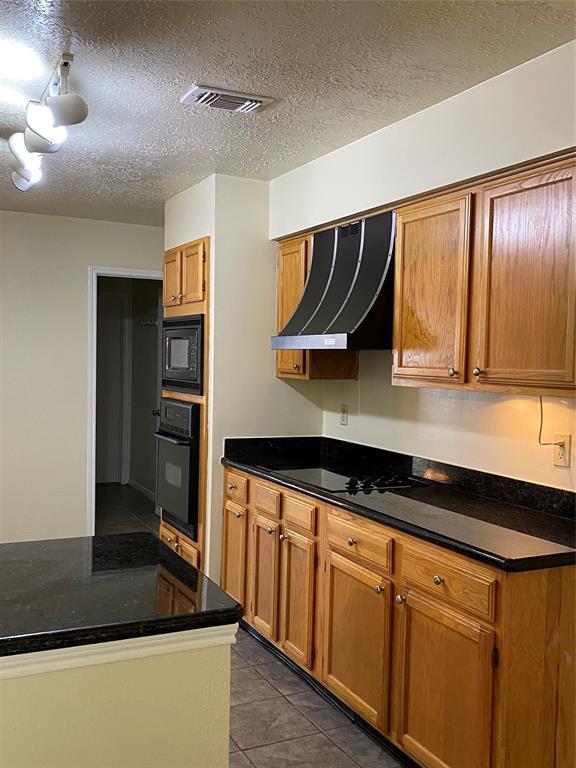 Building Photo - 3118 Lake Stream Dr