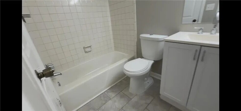 Building Photo - Room in Townhome on Terrace Trail