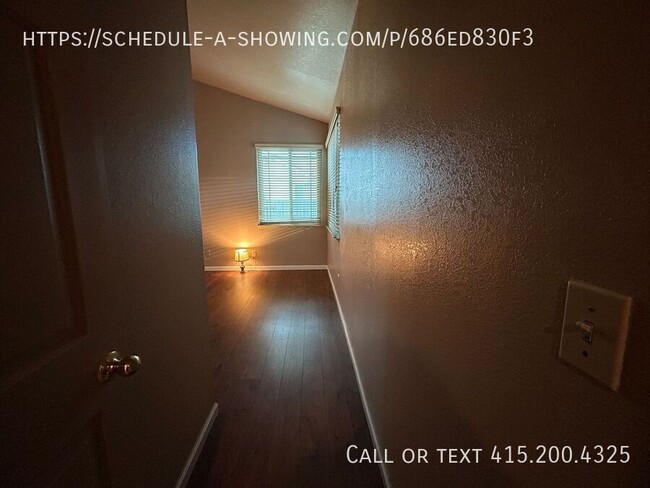 Building Photo - 637 Laurelwood Cir