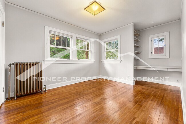 Building Photo - 2324 Stuart St