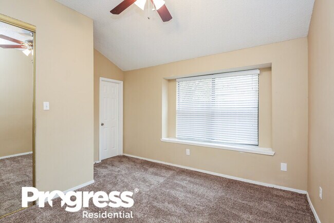 Building Photo - 7817 Clairmont Ave