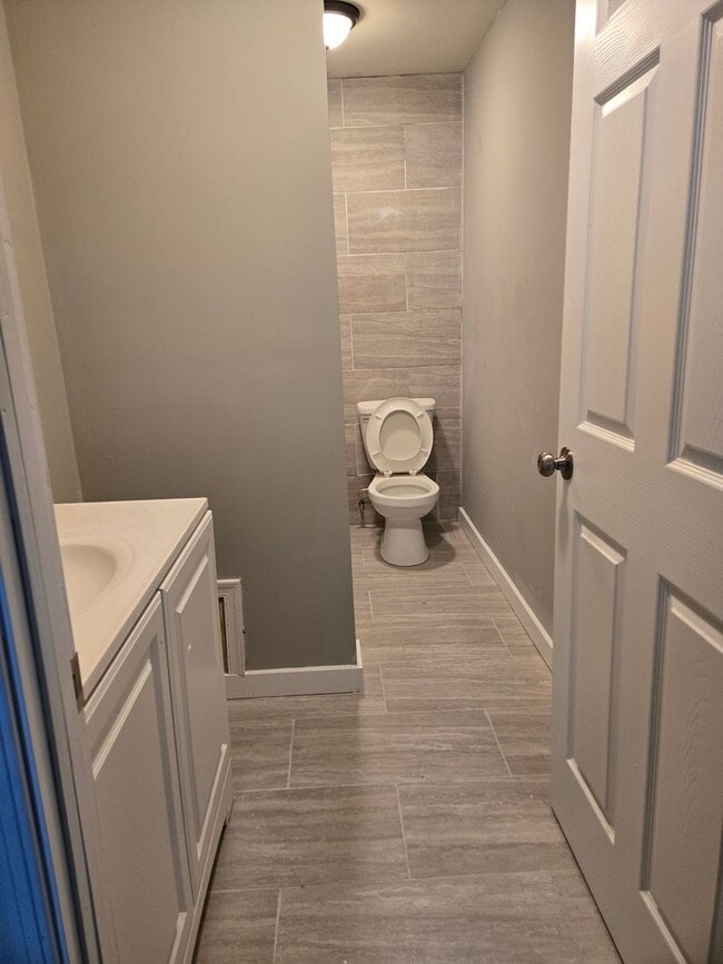 Building Photo - Renovated 3bed 2bath