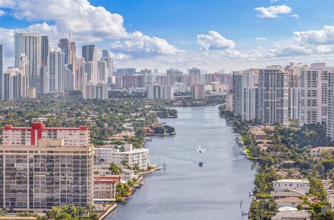 Building Photo - 2600 E Hallandale Beach Blvd