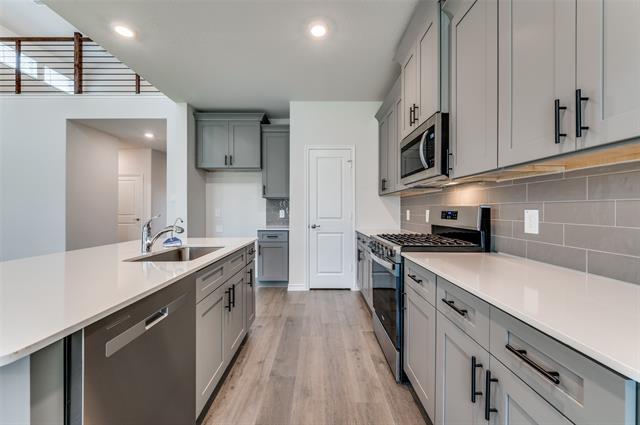 Building Photo - 1600 Bleriot Ct