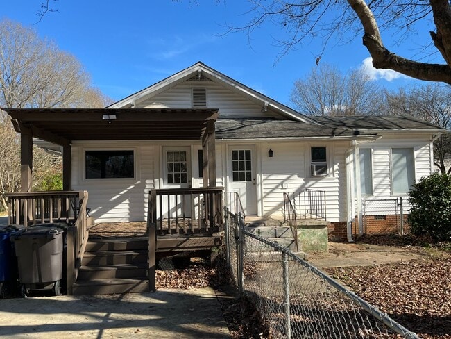Building Photo - Charming 2-bedroom, 1-bathroom house