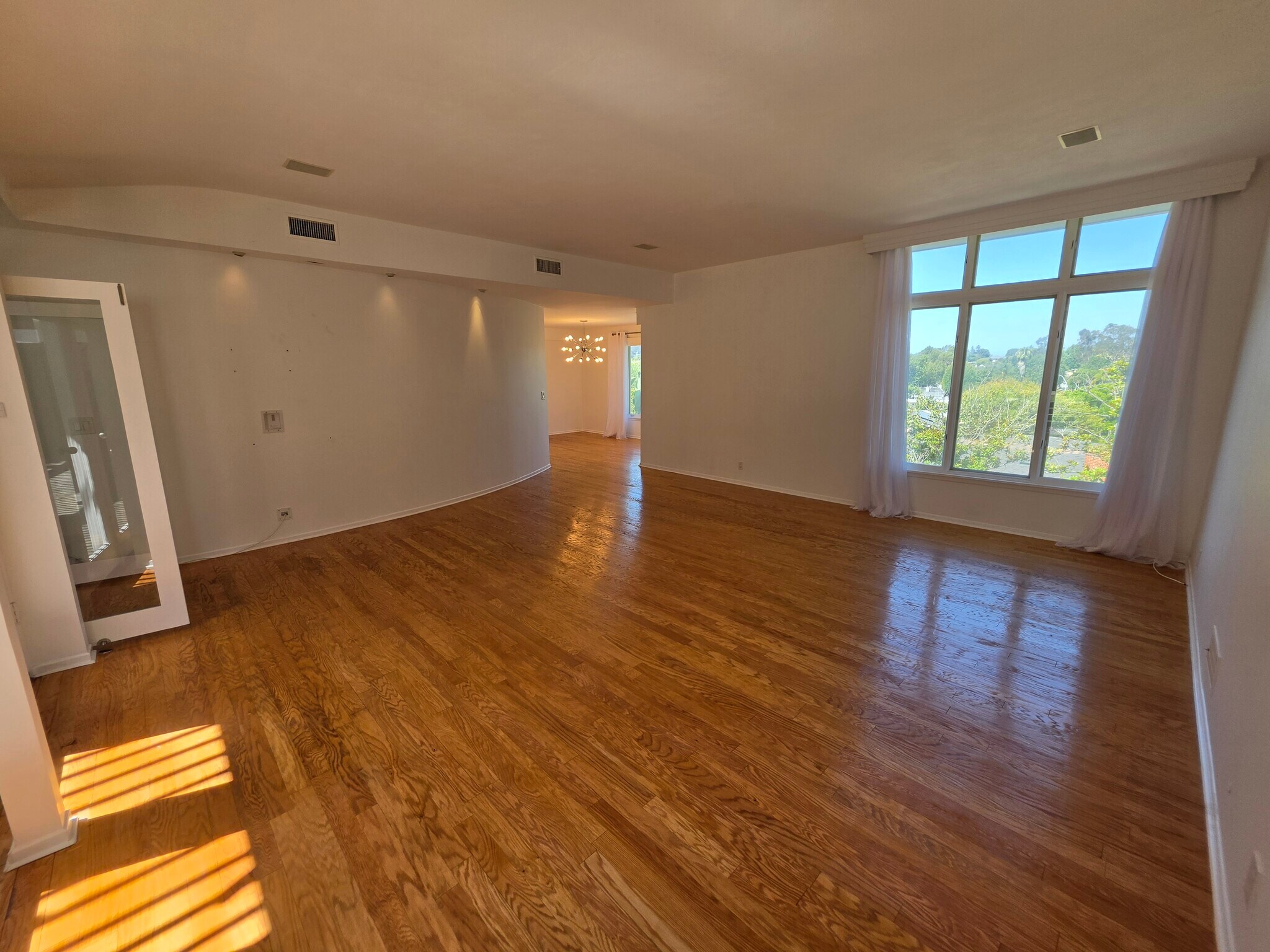 Building Photo - 310 S Thurston Ave