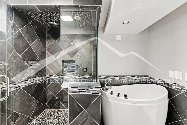 Building Photo - Stunning Home with Washer/Dryer and Gas Grill