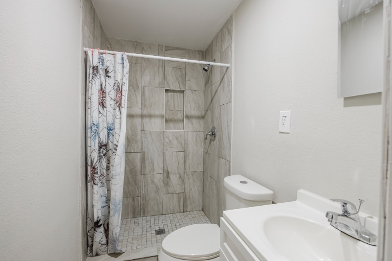 Building Photo - 3035 Modree Ave