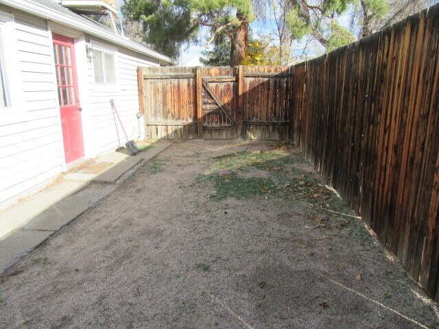 Building Photo - 1425 Pinyon Ave