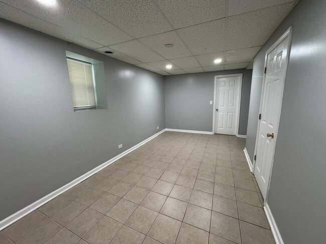 Building Photo - 5146 W Dakin St
