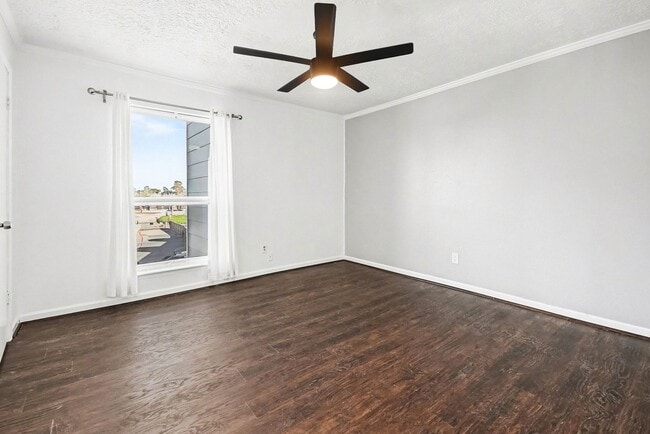 Building Photo - 307 Yacht Club Ln