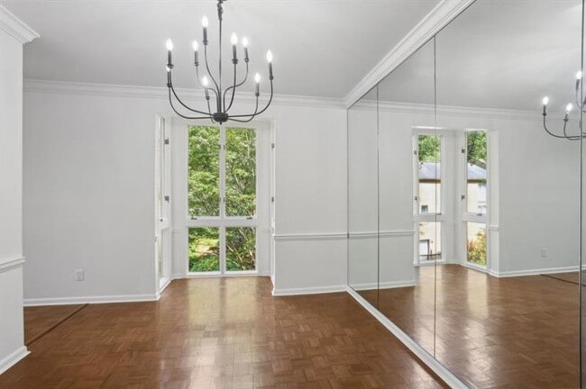 Building Photo - 49 Willow Glen NE