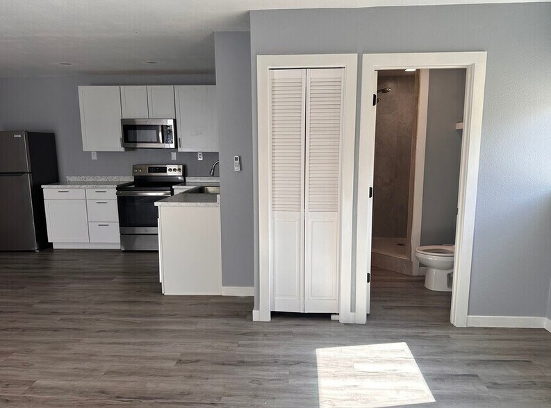 Building Photo - 27 W Las Animas St