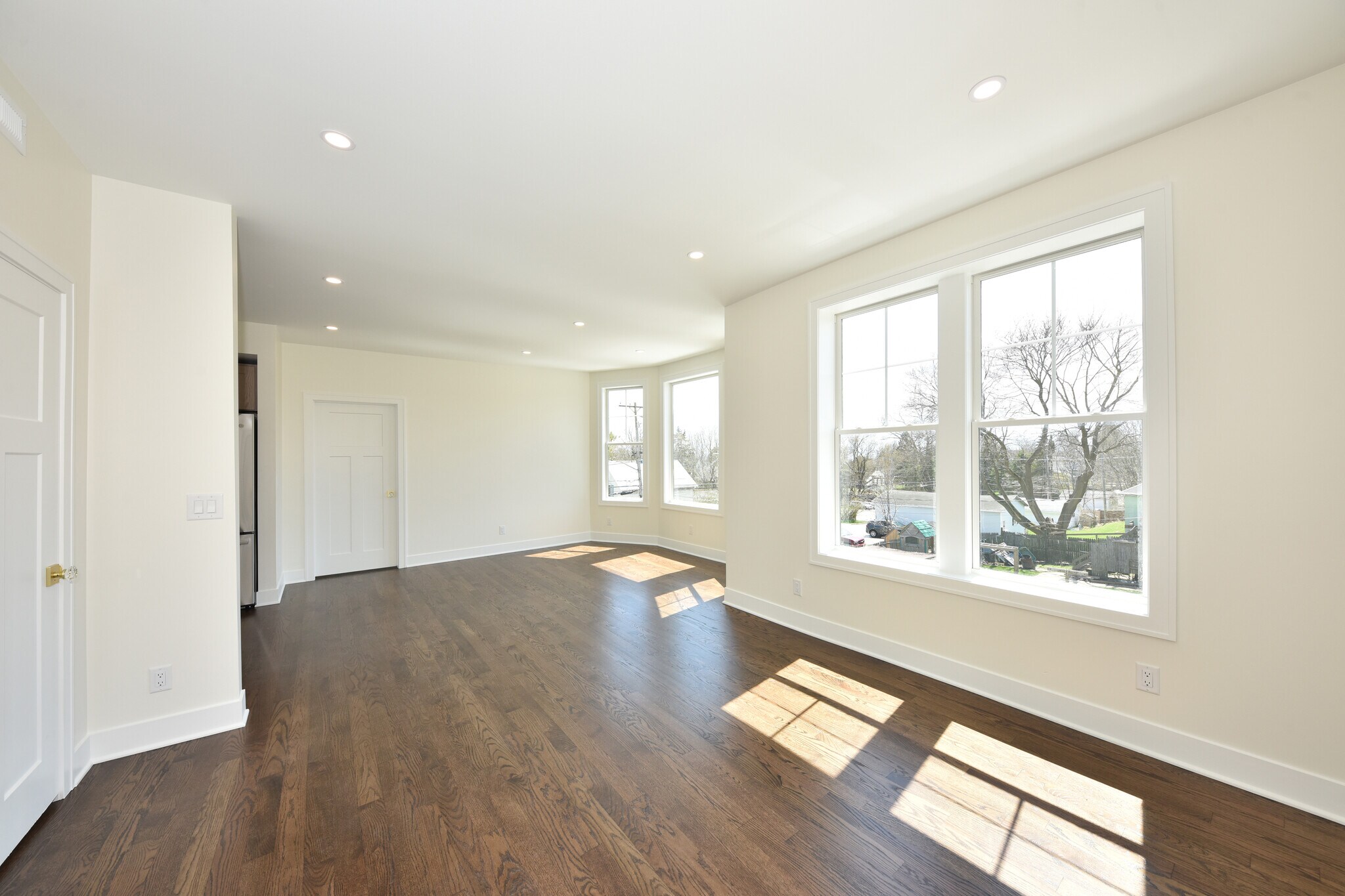 Living Space - Looking from Interior Door - 104 E Prospect St