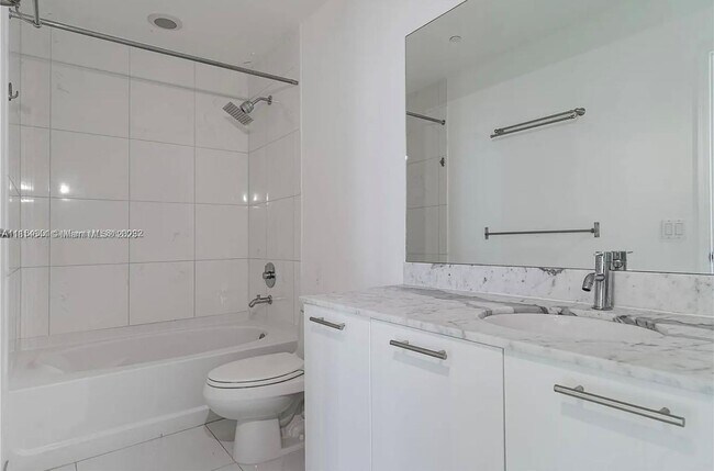 Building Photo - 950 Brickell Bay Dr