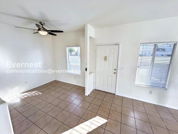 Building Photo - 5922 W Vegas Dr