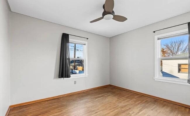 Building Photo - Move in ready