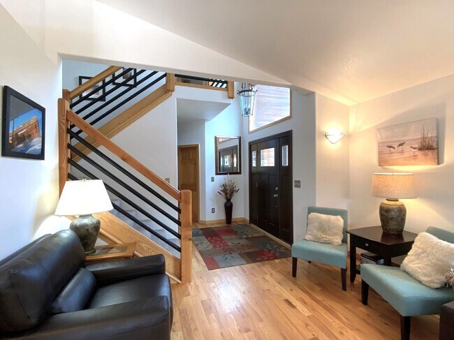 Building Photo - 28 Valley View Ln