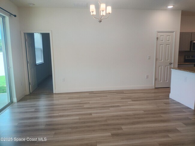 Building Photo - 920 Covington Ct