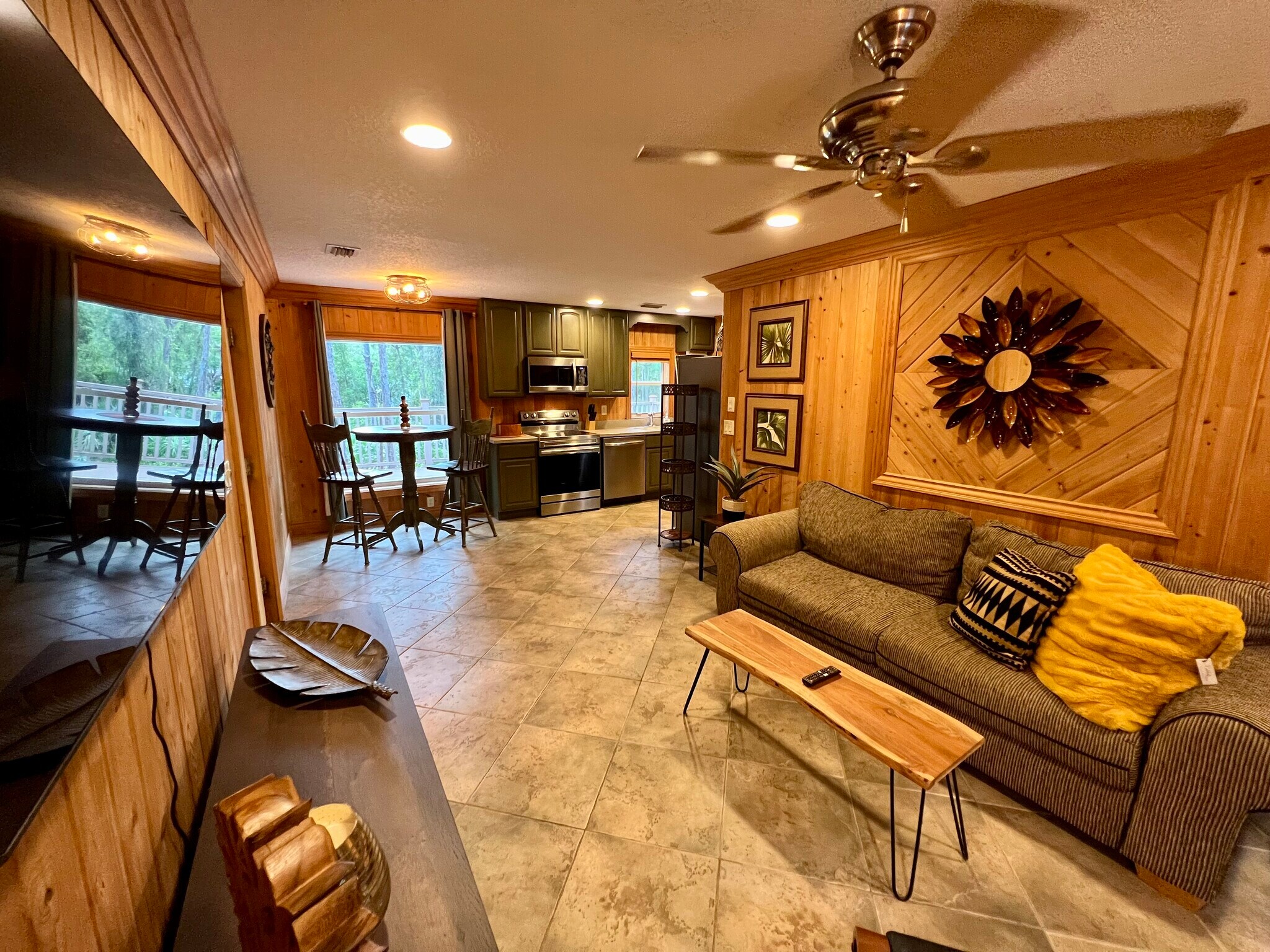 Building Photo - 2162 SW Perry Ter