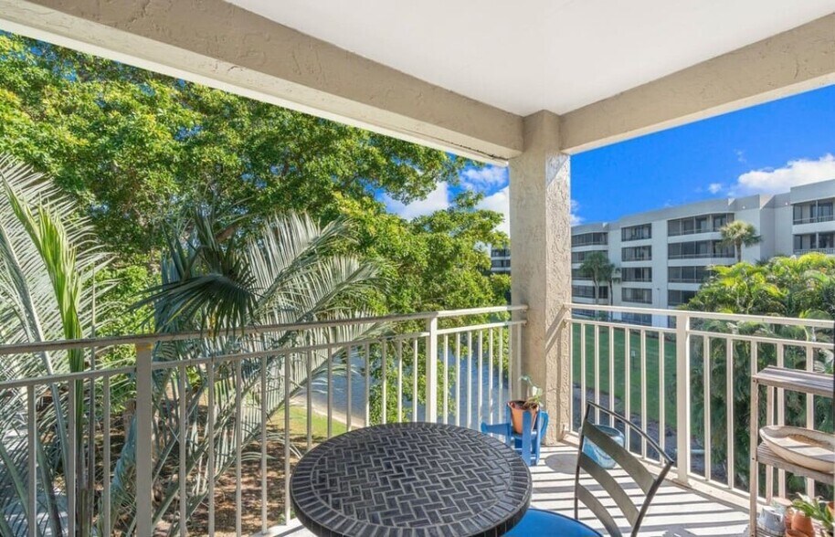 Building Photo - 1760 Palm Cove Blvd