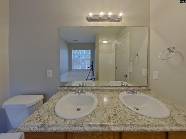 Building Photo - 172 Cherry Grove Dr