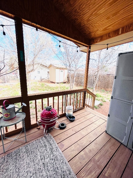 Building Photo - 400 S 1st St