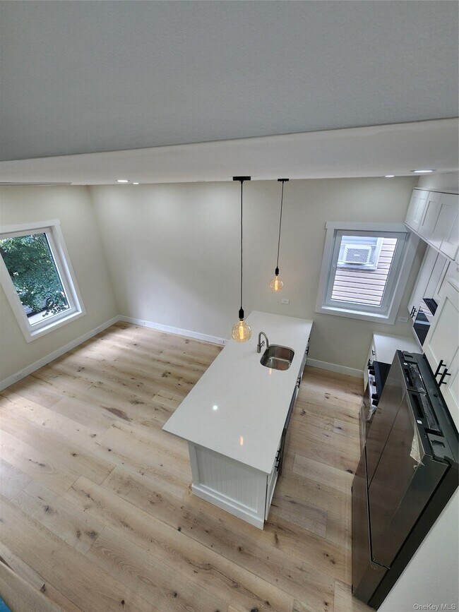 Building Photo - 14 Hausman St