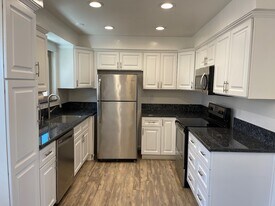 Building Photo - 718 N Guadalupe Ave