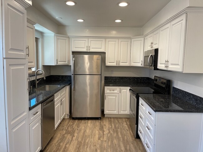 Building Photo - 718 N Guadalupe Ave