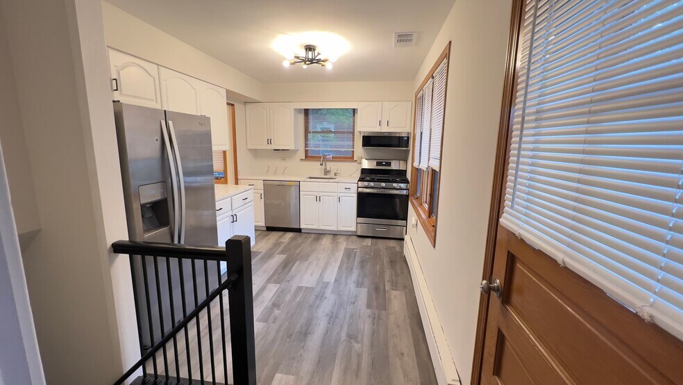 Building Photo - 2187 Scott Rd