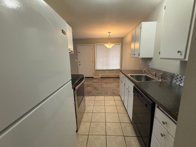 Building Photo - Now renting 1 bedroom Condo Downstairs