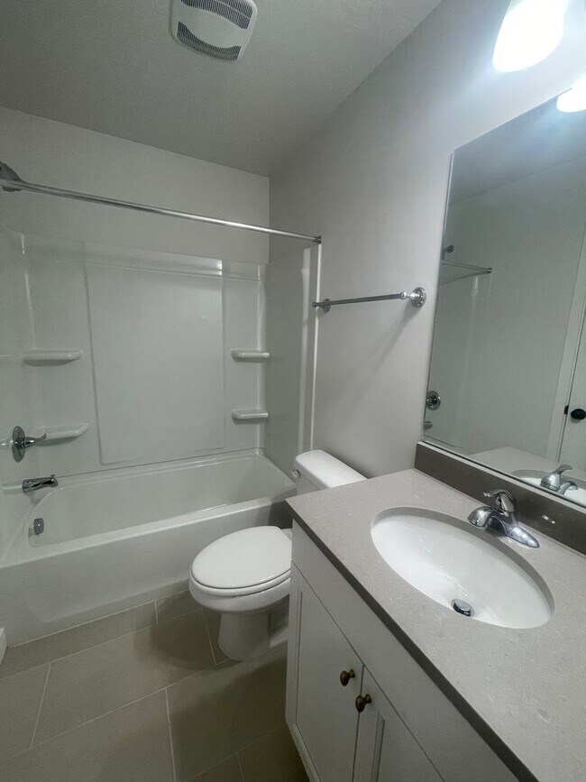 Building Photo - Beautiful New Townhome for Rent in Bluffdale!