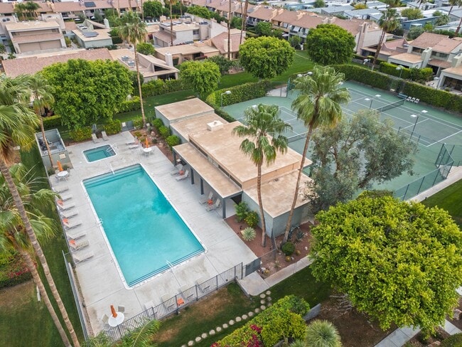 Building Photo - AVAILABLE NOW!! 2 Bedroom 3 Bathroom condo in Palm Springs!
