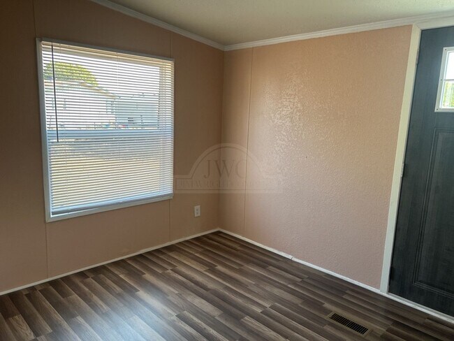 Building Photo - 5013 Tiffany Cir