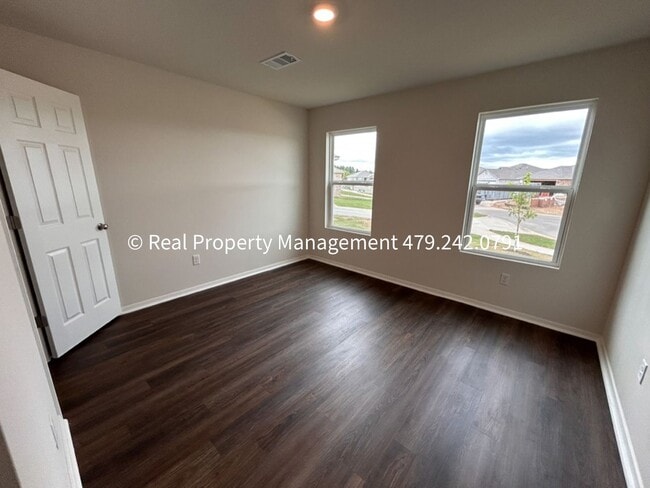 Building Photo - 10640 Cedar Wy