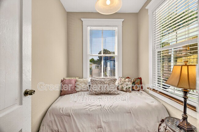 Building Photo - 530 E 35th St