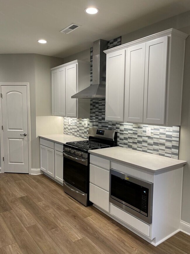 Building Photo - Gorgeous Custom New Build Home!