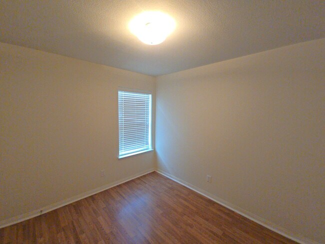 Building Photo - 2303 Golden Brandy Ln