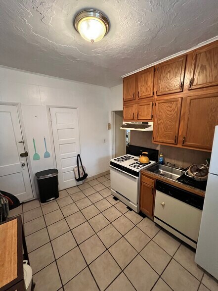 unit 4 - 1353 Commonwealth Avenue