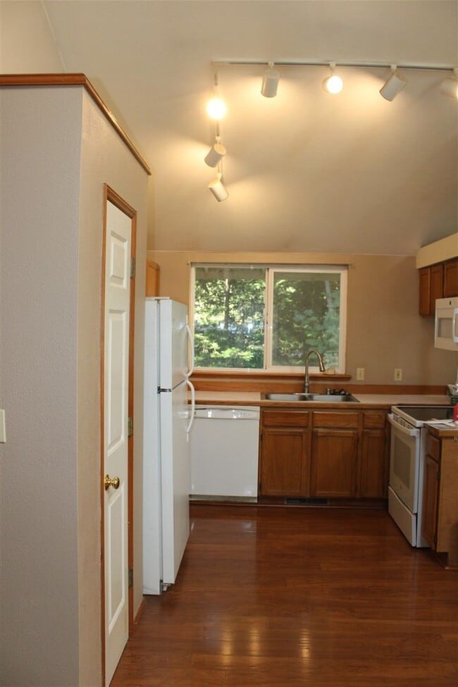 Building Photo - 3 Bedroom, 2 Bathroom House