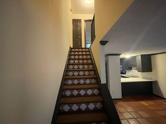 Building Photo - AVAILABLE FOR IMMEDIATE MOVE IN!