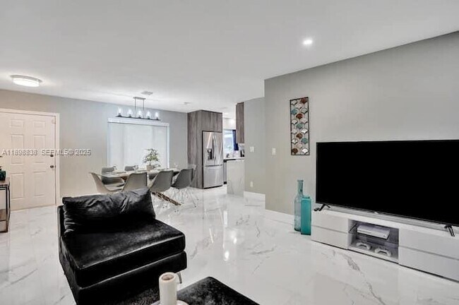 Building Photo - 1321 S 16th Ave