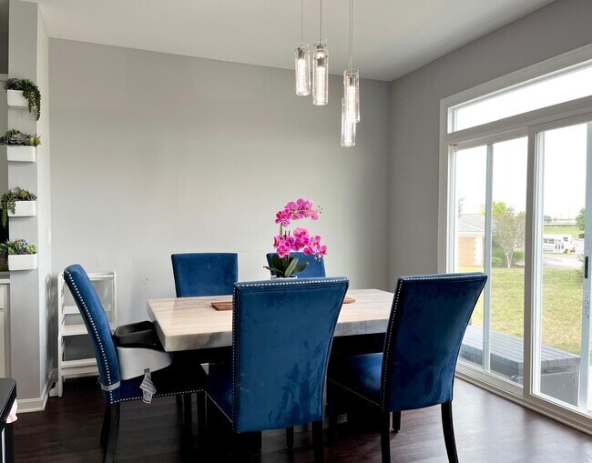 Building Photo - 176 Harness Way