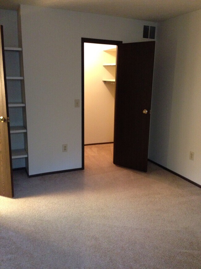 Bedroom - 161 Hubbard W Ave